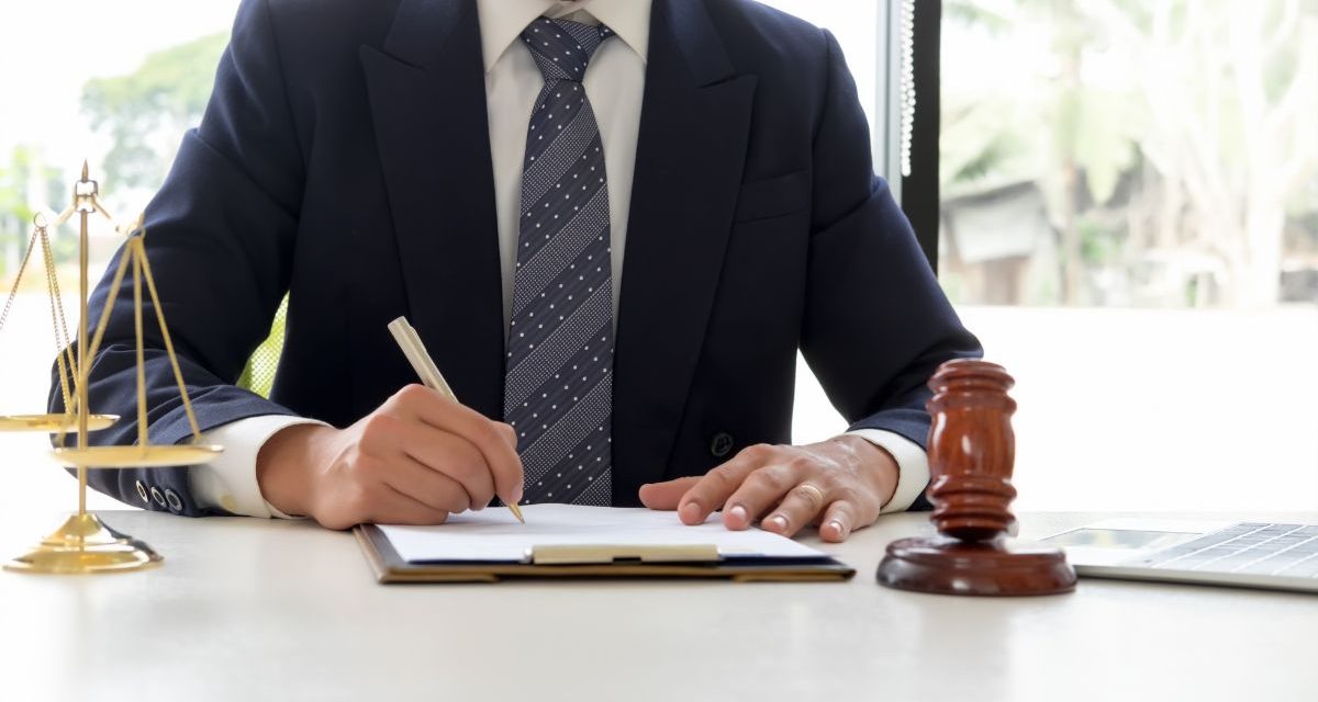 Profesional Hukum Pengacara Atau Advokat Dalam Sidang