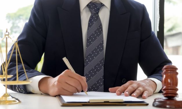 Profesional Hukum Pengacara Atau Advokat Dalam Sidang