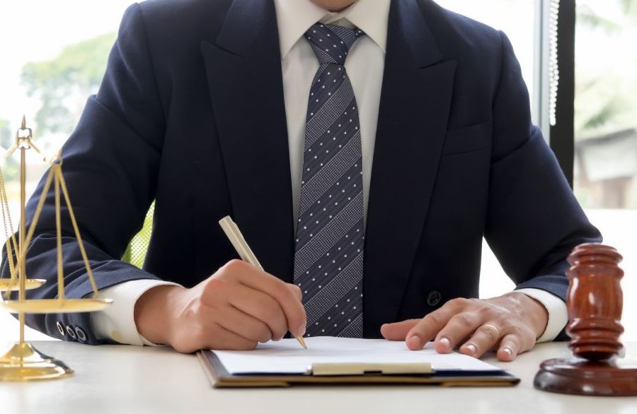 Profesional Hukum Seorang Pengacara Atau Advokat Dalam Sidang