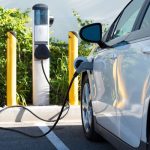 Electric Vehicle Di Dalam Sebuah Mobil Canggih