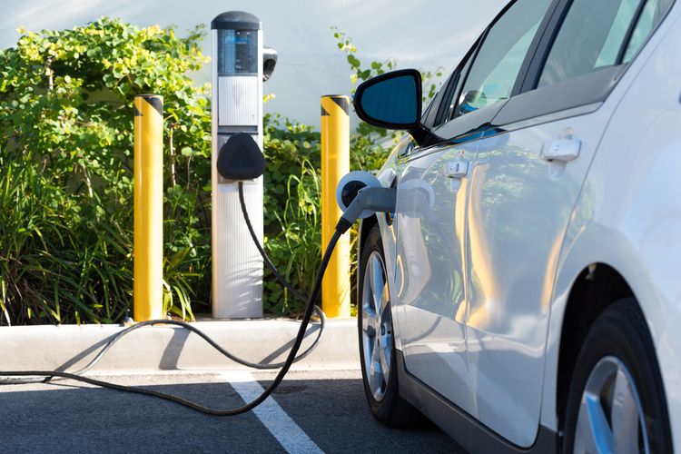 Electric Vehicle Di Dalam Sebuah Mobil Canggih