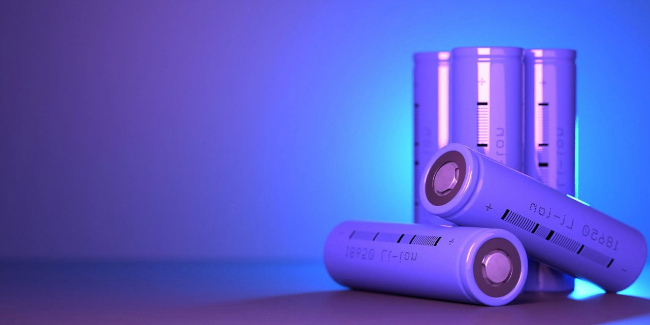 Penyimpanan Energi Melalui Sebuah Baterai Yang Bisa Di Cas