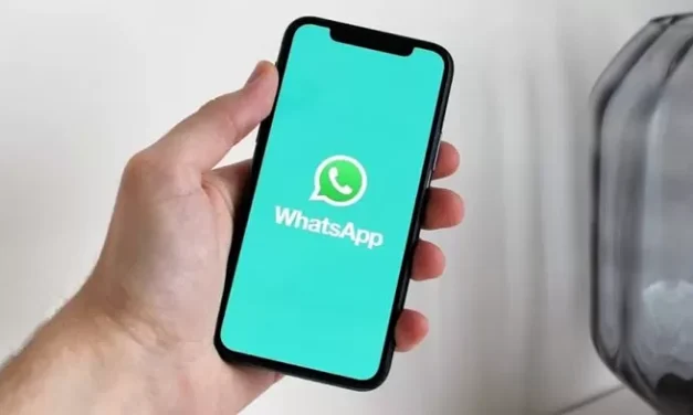 Pesan Instan Melalui Aplikasi Whatsapp Yang Sedang Di Gunakan