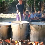 Kegiatan Masyarakat Dalam Gotong Royong Memasak