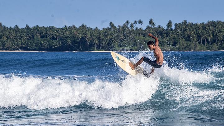 Papan Selancar Dalam Olahraga Air Di Pantai Lepas