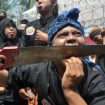 Ilmu Kebal Pada Pertunjukan Debus Di Beberapa Daerah