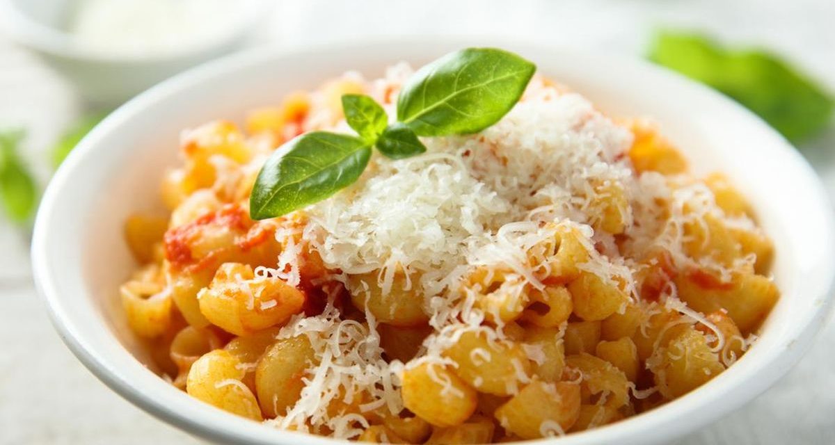 Sejenis Pasta Macaroni Dengan Pengolahan Dan Topping