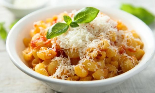 Sejenis Pasta Macaroni Dengan Pengolahan Dan Topping