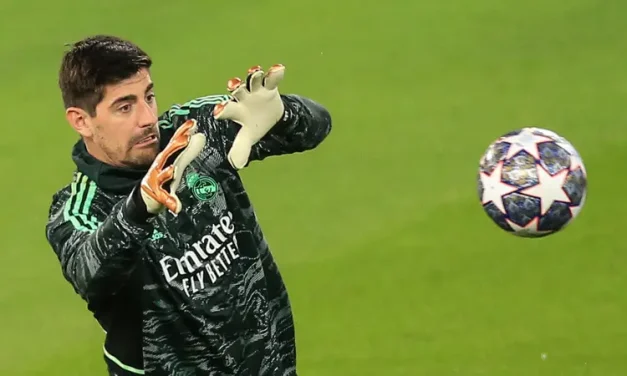 Anggota Sepakbola Memiliki Seorang Kiper Penjaga Gawang