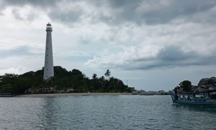 Bangunan Tinggi Mercusuar Untuk Pengarahan Kapal Laut