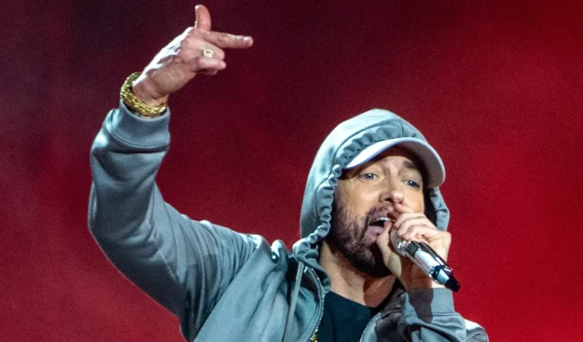 Penyanyi Cepat Rapper Sebuah Kemajuan Seni