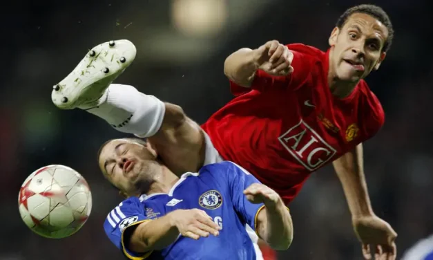 Bek Profesional Ferdinand Pemain Klub MU