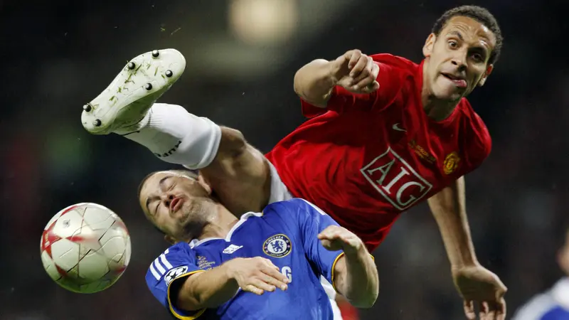 Bek Profesional Ferdinand Pemain Klub MU