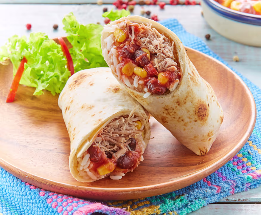 Hidangan Kebab Meksiko Sebuah Burrito Dengan Isiannya