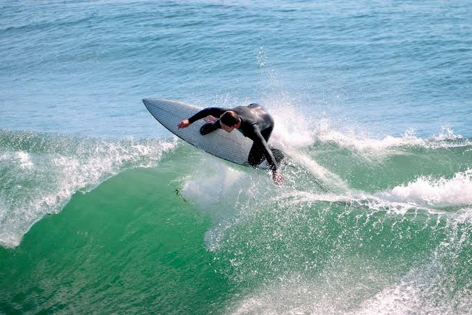 Olahraga Surfing Di Lautan Maupun Pantai