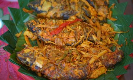 Makanan Tradisional Arsik Buatan Khas Batak