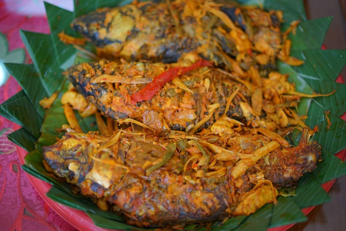 Makanan Tradisional Arsik Buatan Khas Batak