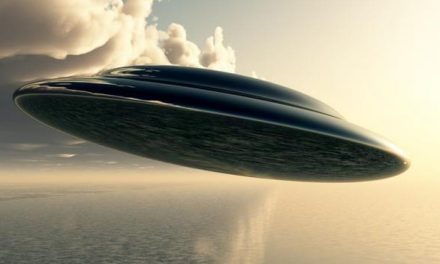Kendaraan Misterius UFO Yang Terbang Dari Luar Angkasa