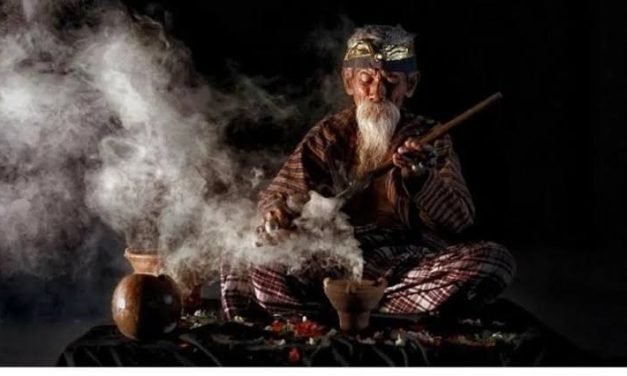 Profesi Dukun Orang Yang Memiliki Ilmu Gaib