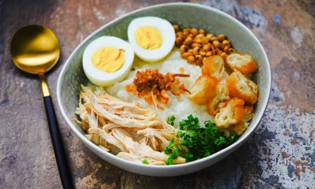 Hidangan Lembek Bubur Dengan Berbagai Topping