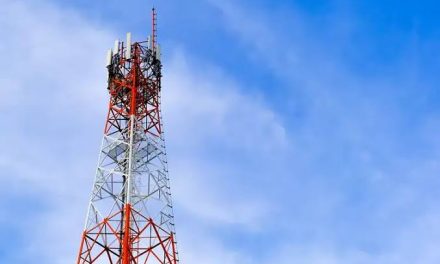 Bangunan Struktur Tower Untuk Jaringan Internet