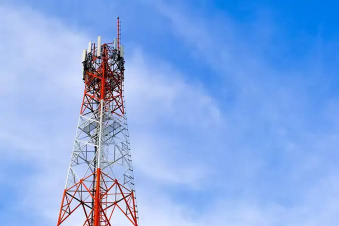 Bangunan Struktur Tower Untuk Jaringan Internet