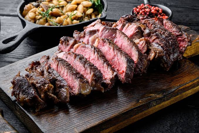 Hidangan Mewah Steak Dengan Daging Sapi Premium