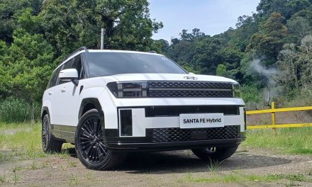 Sebuah Kendaraan Hybrid Dengan Beberapa Keunggulan