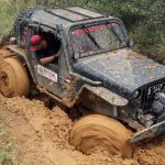 Suatu Kendaraan Ekstrem Segala Medan Mobil Offroad