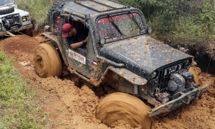 Suatu Kendaraan Ekstrem Segala Medan Mobil Offroad