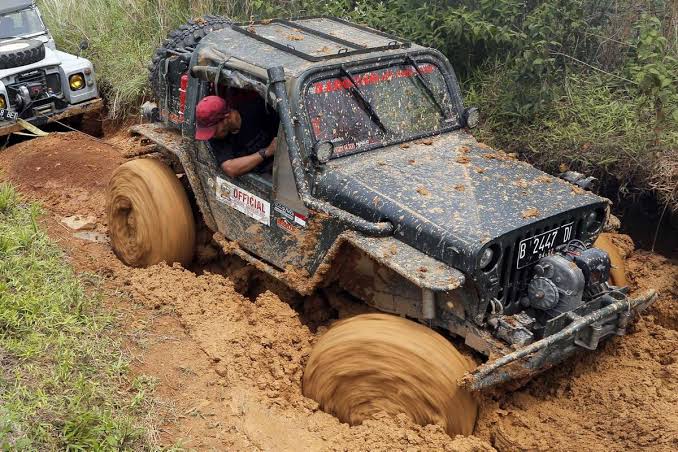 Suatu Kendaraan Ekstrem Segala Medan Mobil Offroad