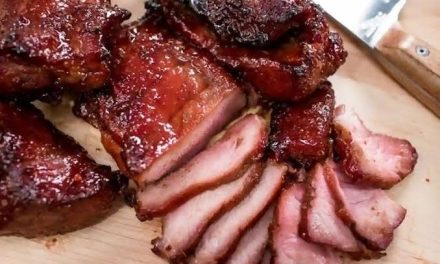 Makanan Terkenal Daging Babi Panggang Dengan Bumbu