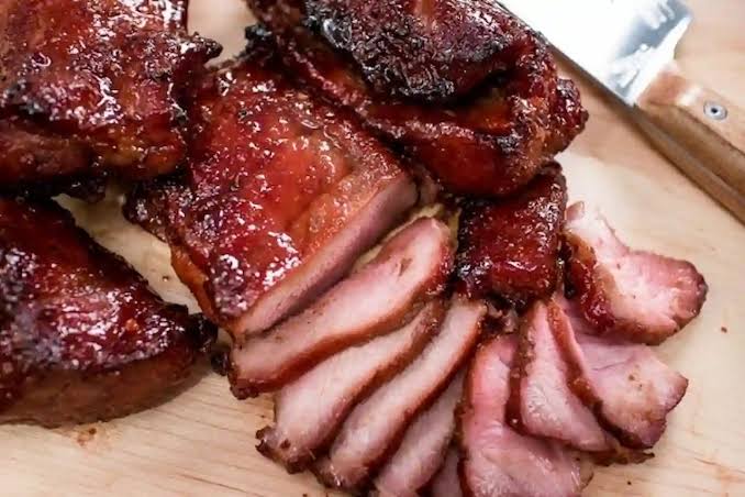 Makanan Terkenal Daging Babi Panggang Dengan Bumbu